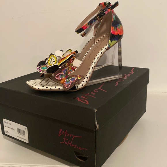 Betsey Johnson Marloe Butterfly Dot Print Clear Wedges size 6.5 NIB rare! - Picture 3 of 8